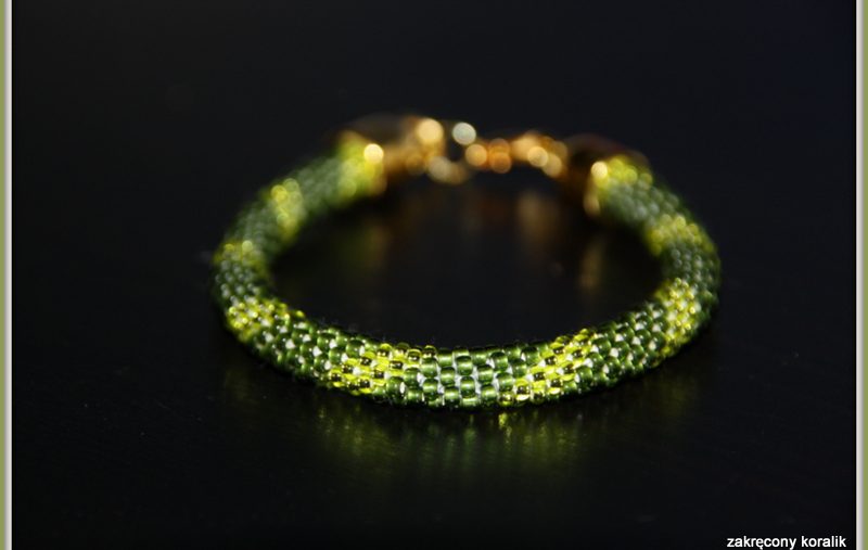 Wężowa bransoletka w odcieniach zieleni