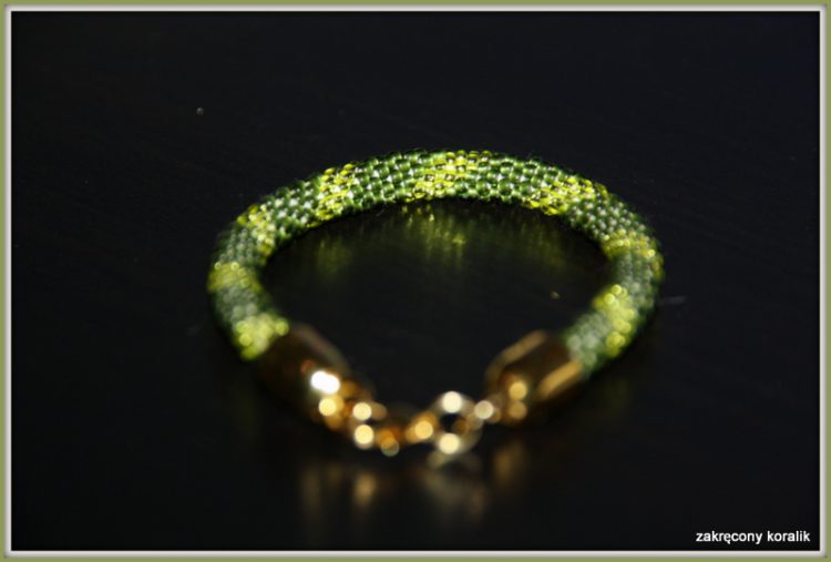 Wężowa bransoletka w odcieniach zieleni